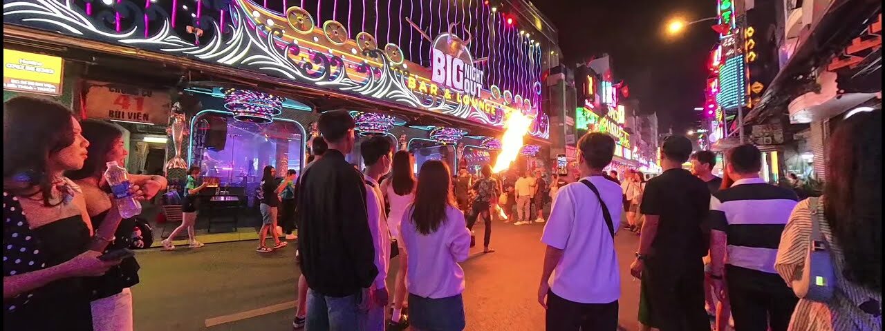 Bui Vien Walking Street After 8:30PM 🌙 | Saigon Nightlife Walk